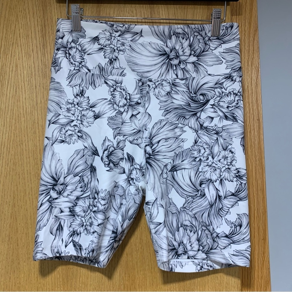 Balance Collection Black and White Floral Pattern Biker Shorts - Size Small